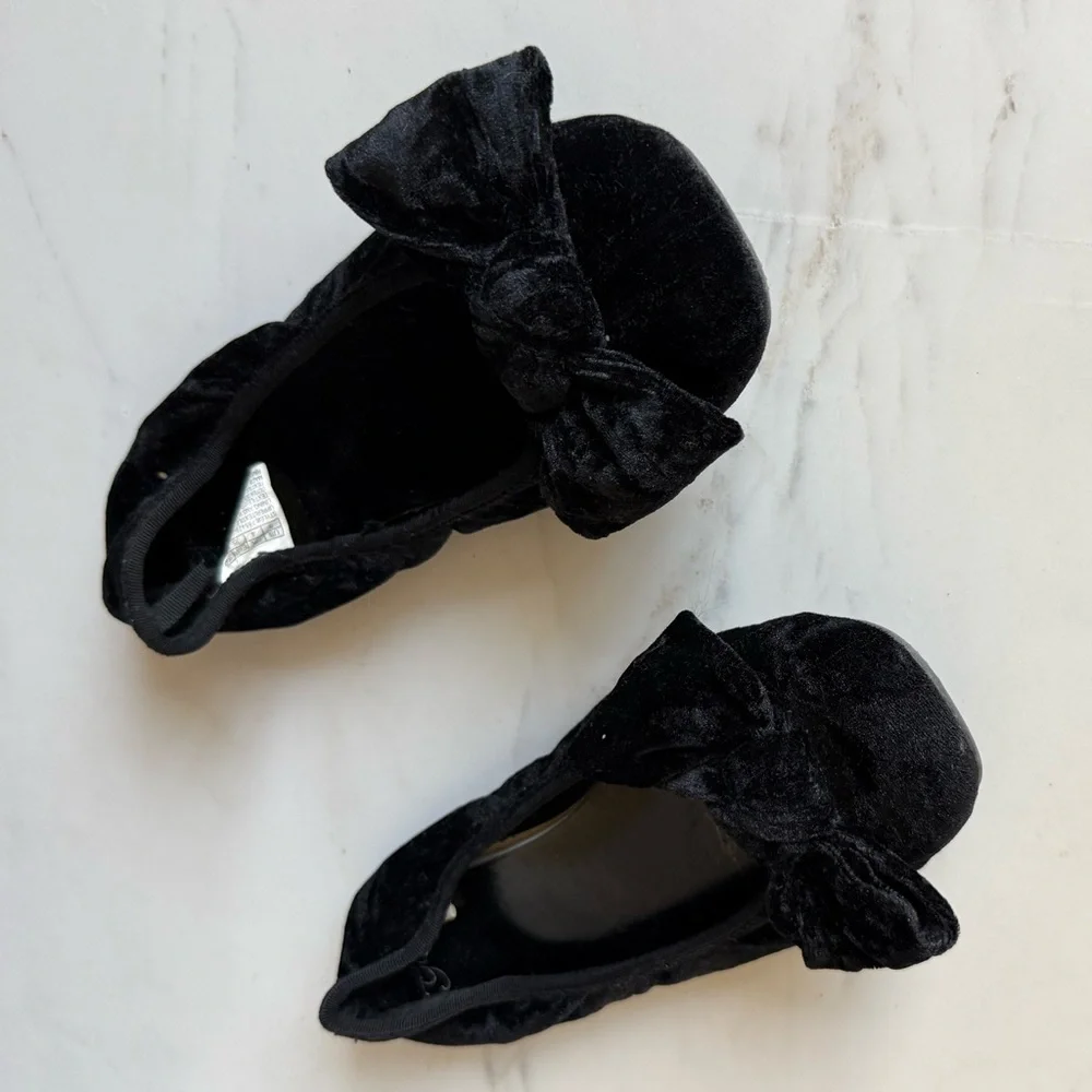 GAP Dress Shoes Ballet Flat BIG GIRLS Black Bow Velvet Holidays Christmas Size 5